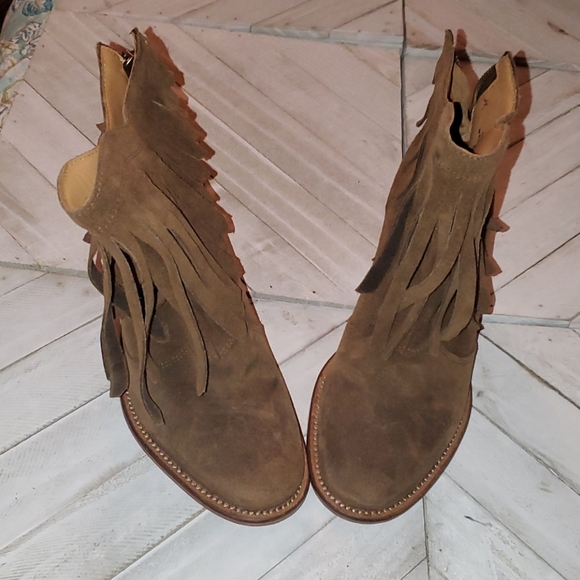 Uppercase (Sylvia) Size 7 Olive Green Suede - Picture 2 of 11